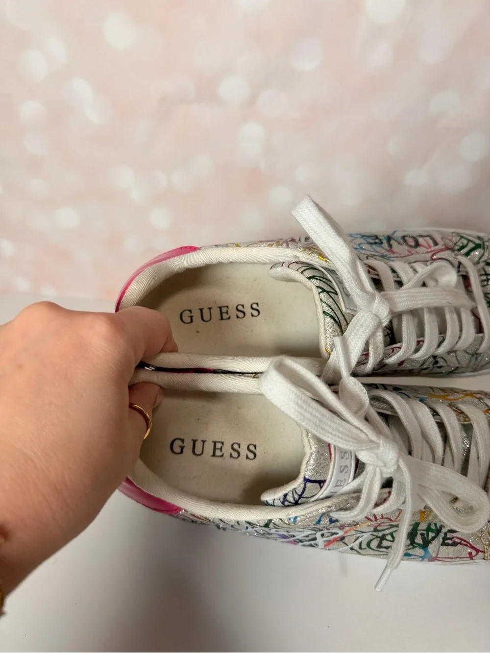 GUESS Fashion Sneaker White Graffiti Print